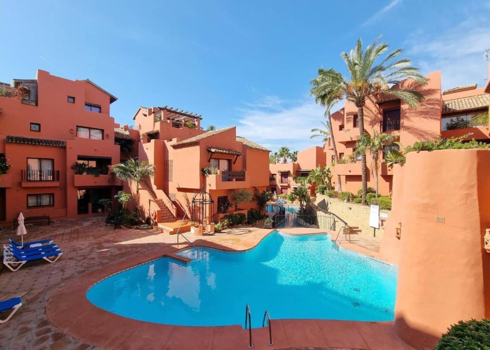 3 bedroom Apartment for sale in Elviria - € 575,000 (Ref: 9607715)