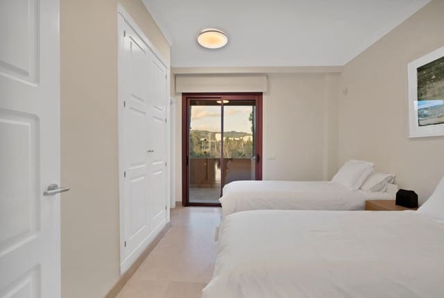 3 soveværelse Lejlighed til salg i Bahía de Marbella, Marbella - € 1.300.000 (Ref: 9607719)