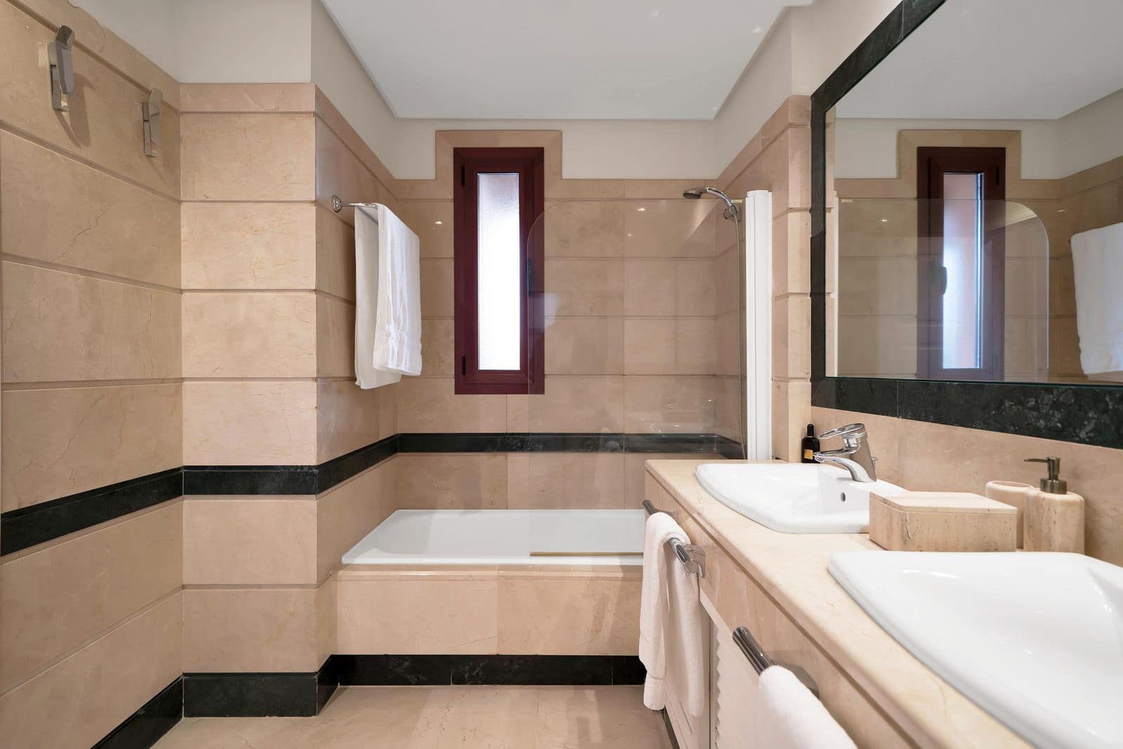 3 soveværelse Lejlighed til salg i Bahia de Marbella - € 1.300.000 (Ref: 9607719)