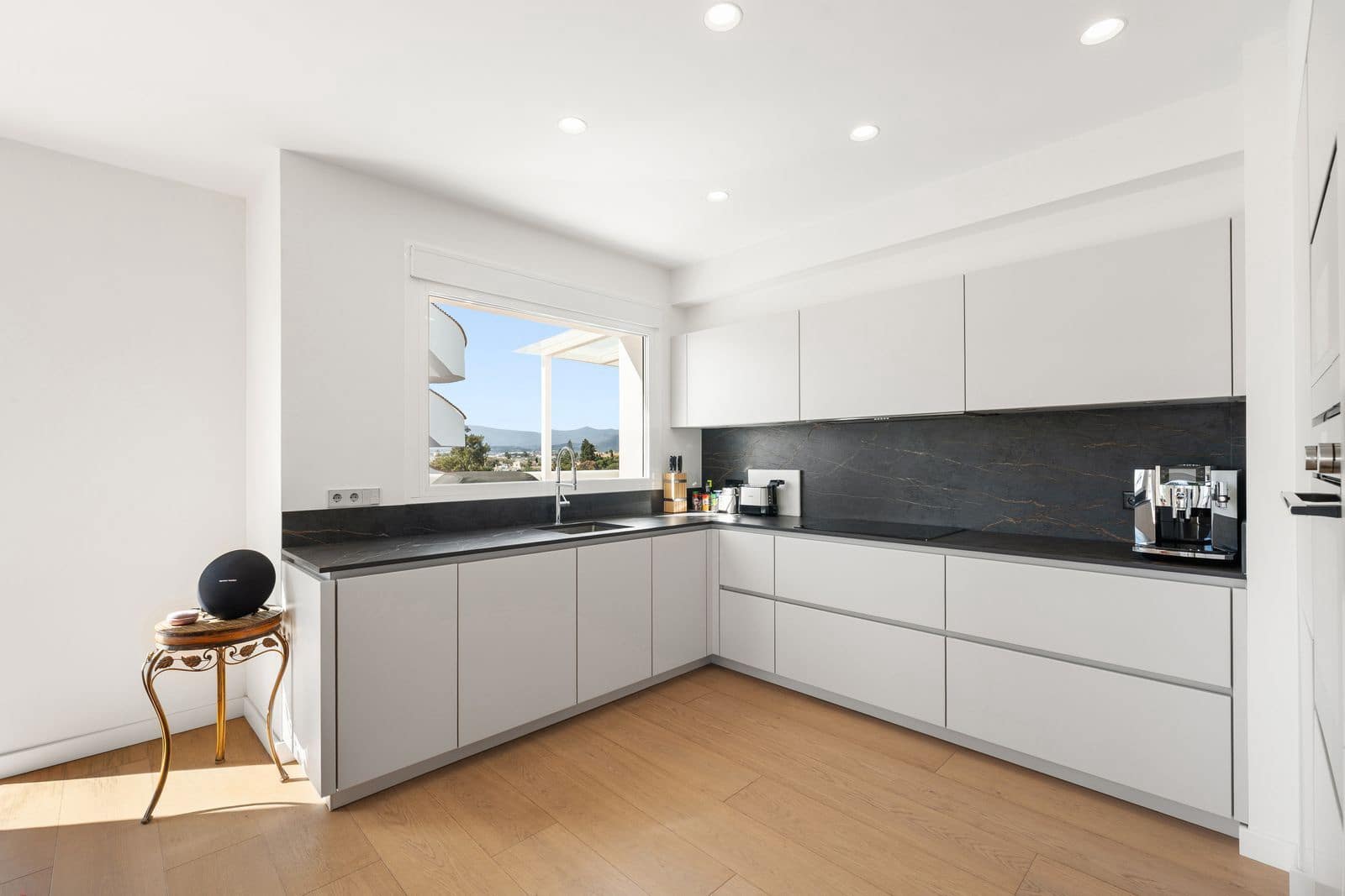 3 soveværelse Lejlighed til salg i Nueva Andalucia - € 1.600.000 (Ref: 9607732)