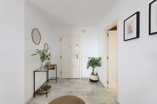 2 bedroom Apartment for sale in Puerto Banus, Marbella - € 850,000 (Ref: 9607733)