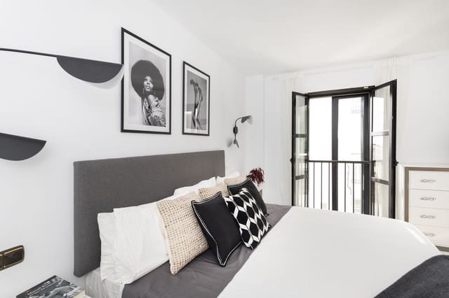 2 bedroom Apartment for sale in Puerto Banus, Marbella - € 850,000 (Ref: 9607733)