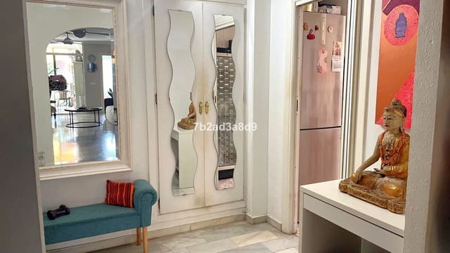 3 soveværelse Lejlighed til salg i Puerto Banus, Marbella - € 489.000 (Ref: 9607734)