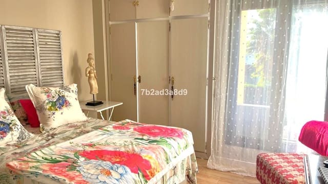 3 soveværelse Lejlighed til salg i Puerto Banus, Marbella - € 489.000 (Ref: 9607734)