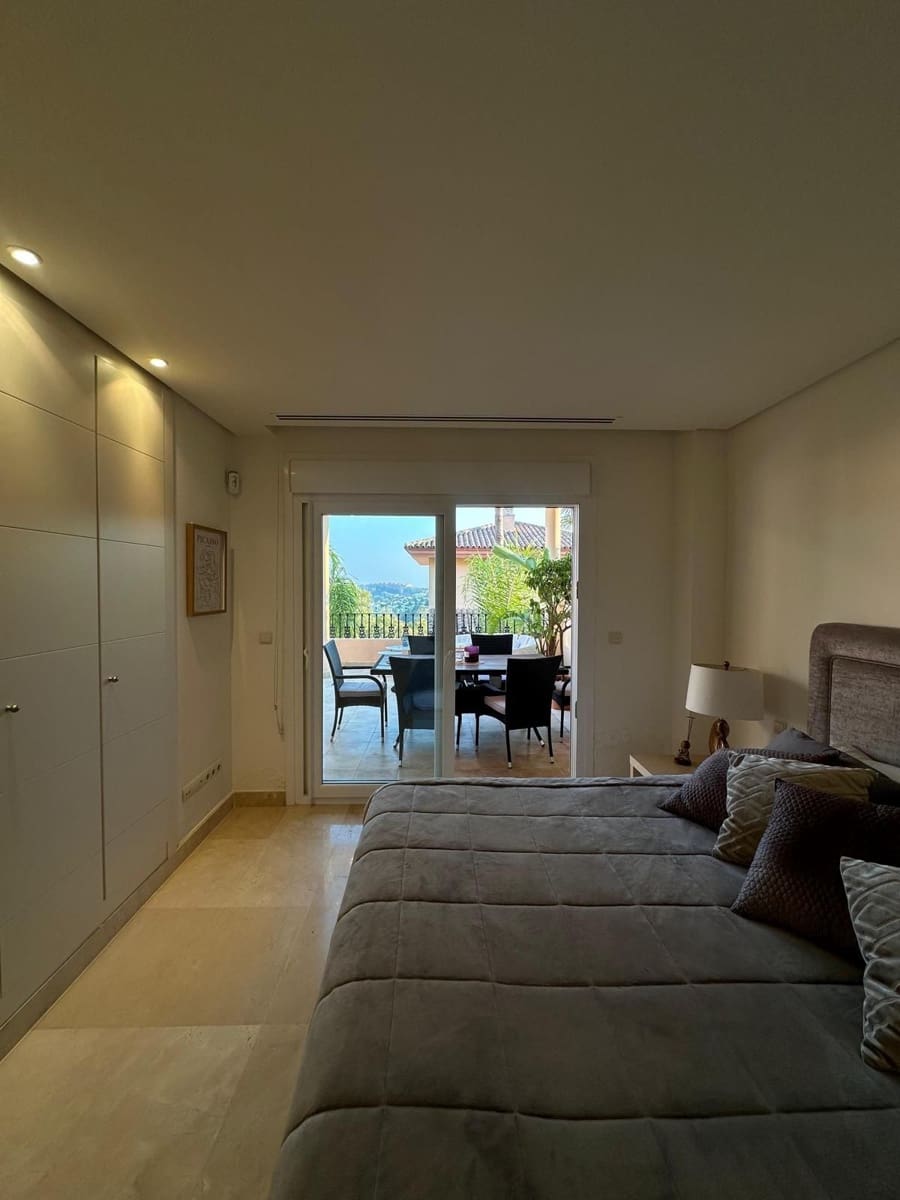 2 bedroom Apartment for sale in Nueva Andalucia - € 499,000 (Ref: 9607735)