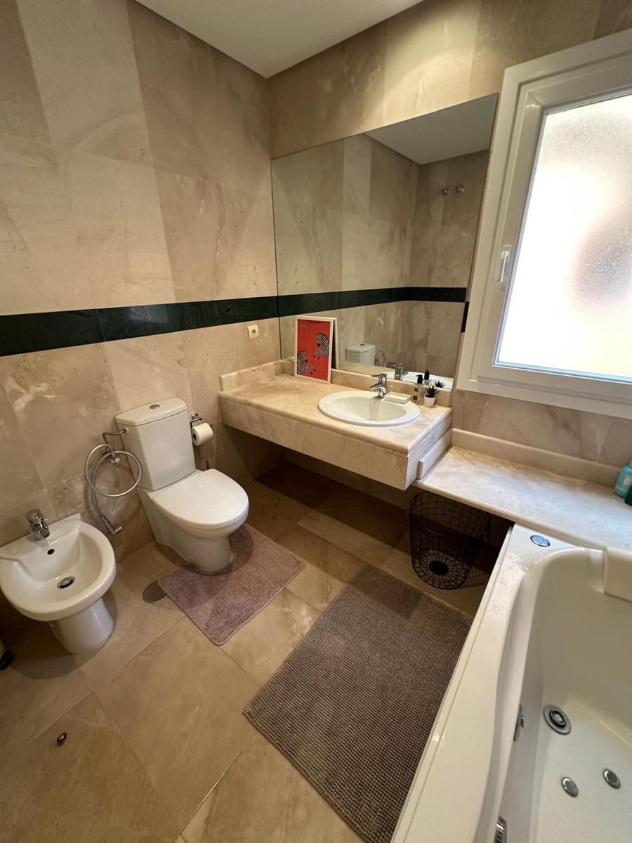 2 bedroom Apartment for sale in Nueva Andalucia - € 499,000 (Ref: 9607735)