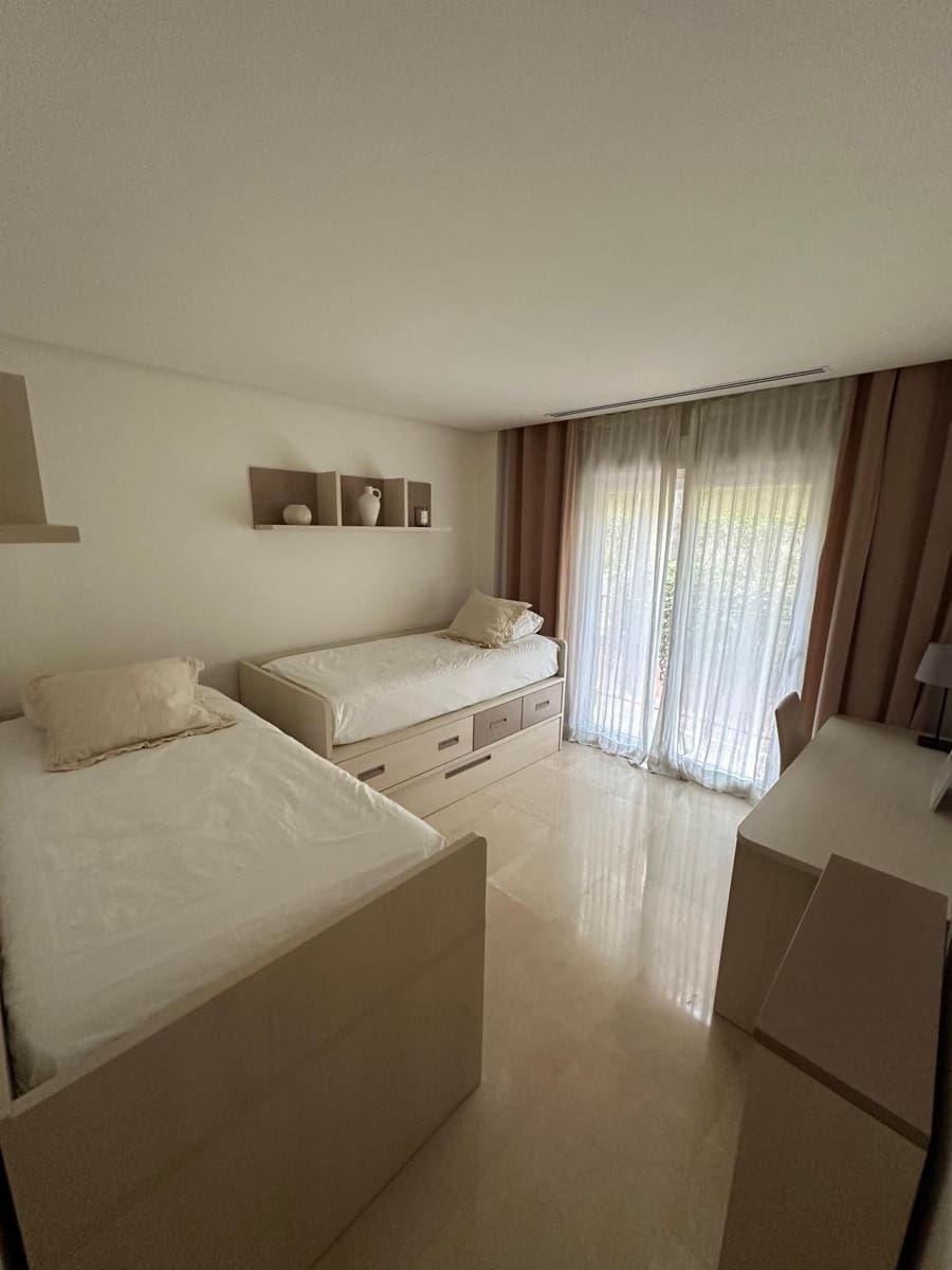 2 bedroom Apartment for sale in Nueva Andalucia - € 499,000 (Ref: 9607735)