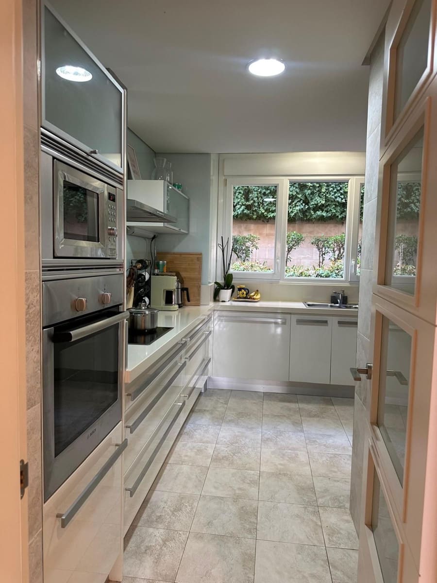 2 bedroom Apartment for sale in Nueva Andalucia - € 499,000 (Ref: 9607735)