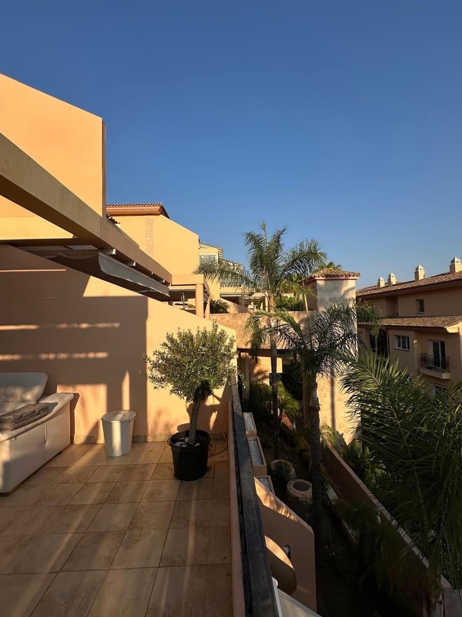 2 bedroom Apartment for sale in Nueva Andalucia - € 499,000 (Ref: 9607735)