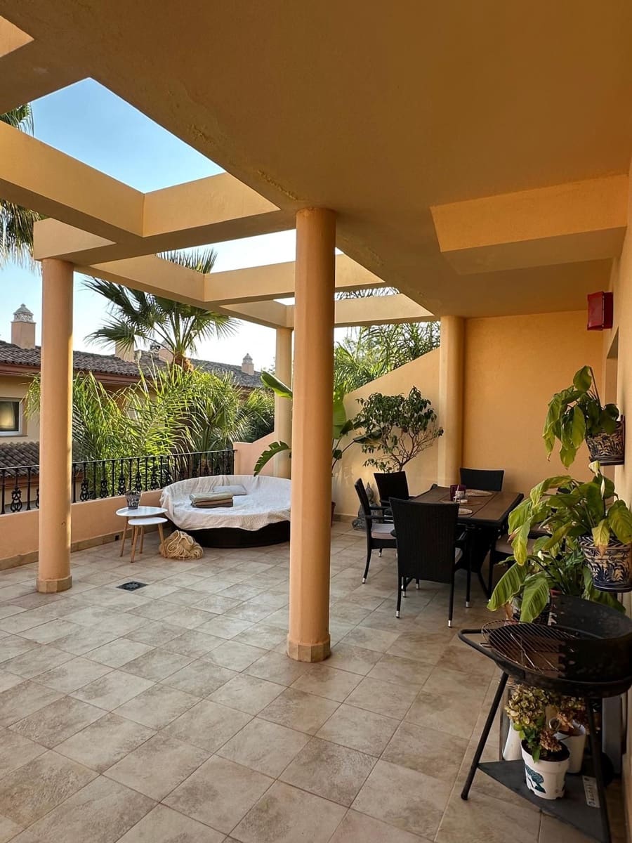 2 bedroom Apartment for sale in Nueva Andalucia - € 499,000 (Ref: 9607735)