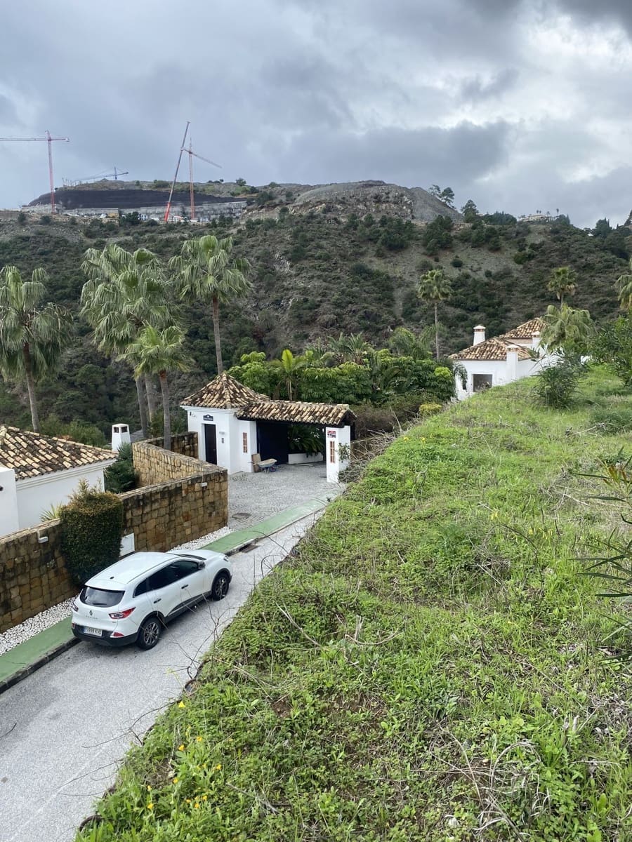 Building Plot for sale in Benahavis - € 1,995,000 (Ref: 9607742)