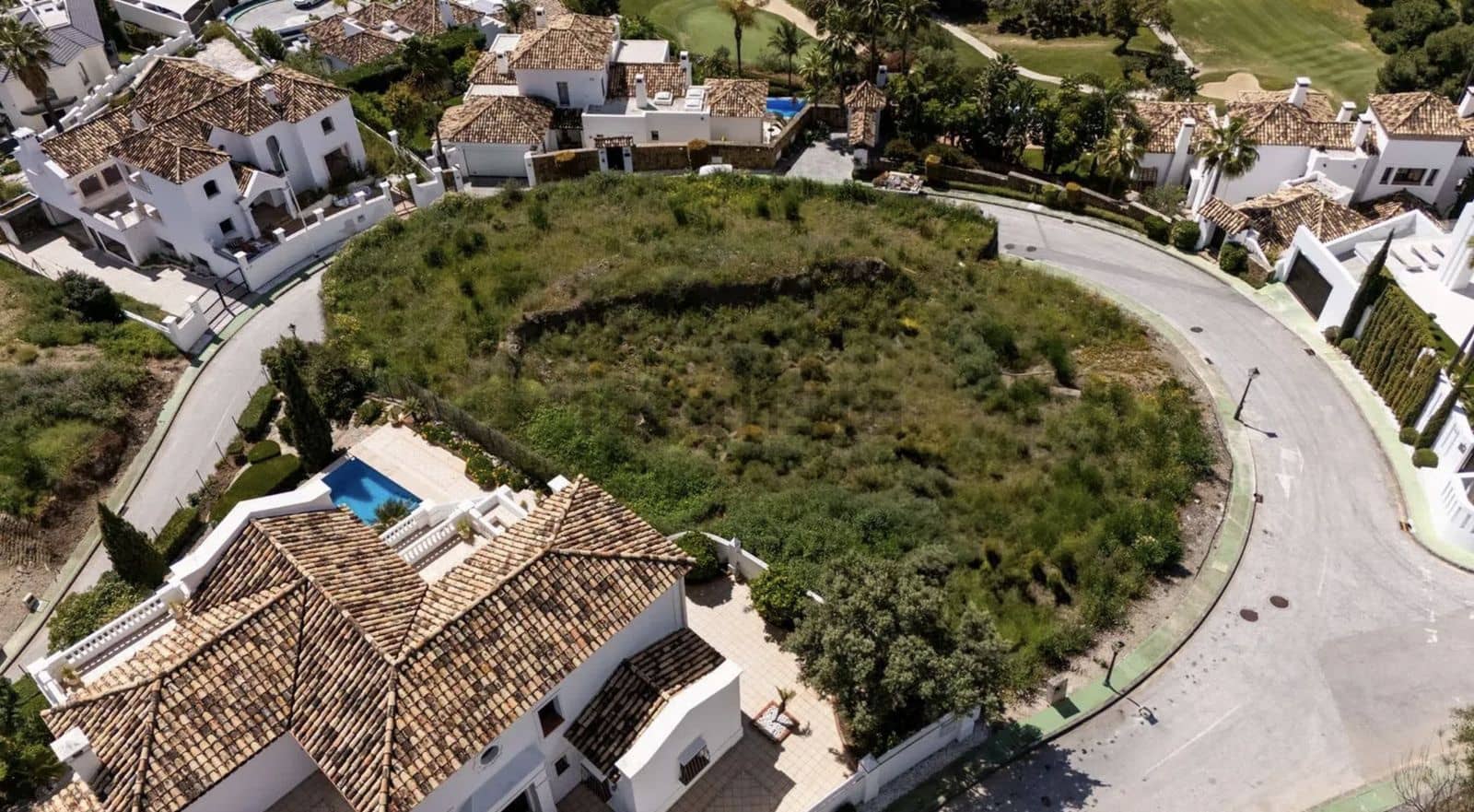 Building Plot for sale in Benahavis - € 1,995,000 (Ref: 9607742)