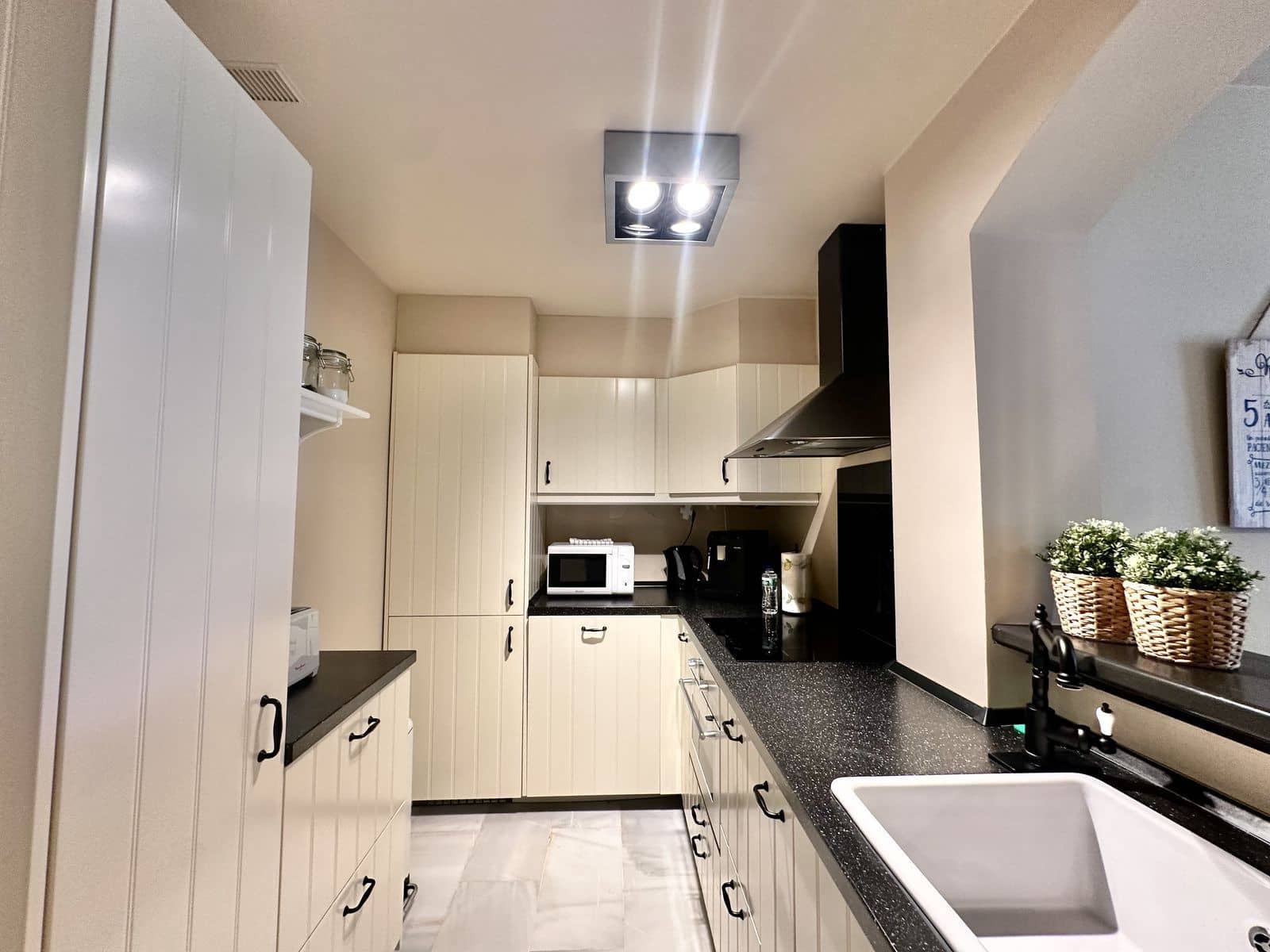 Apartamento de 2 habitaciones en Calahonda en venta - 848.500 € (Ref: 9607747)