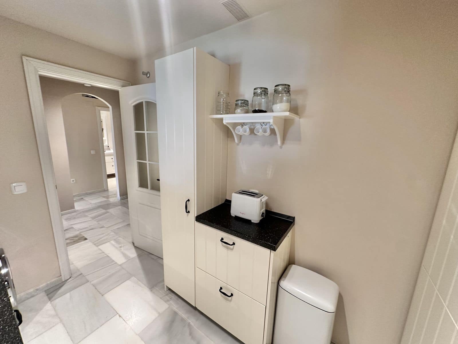 Apartamento de 2 habitaciones en Calahonda en venta - 848.500 € (Ref: 9607747)