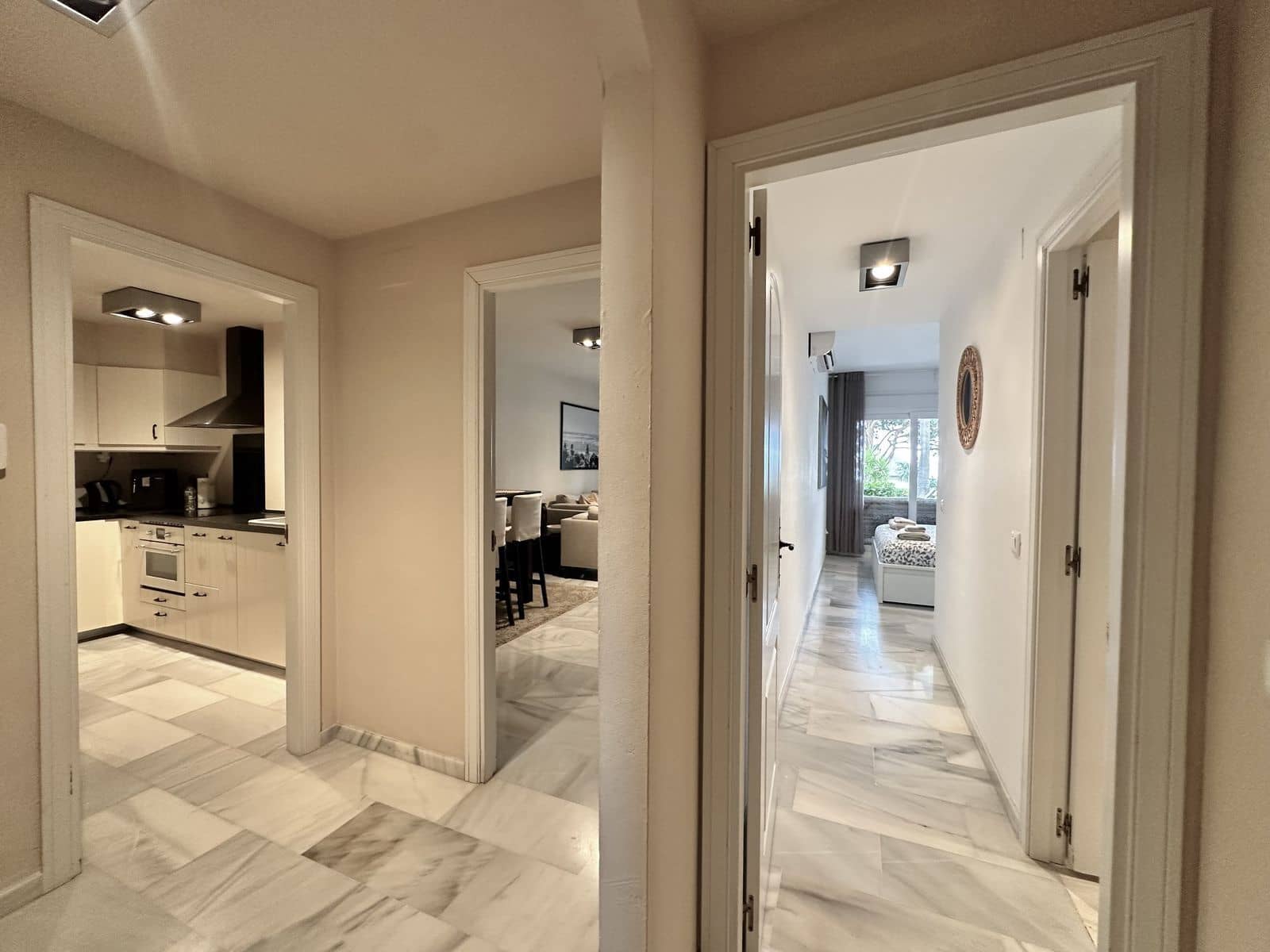 Apartamento de 2 habitaciones en Calahonda en venta - 848.500 € (Ref: 9607747)