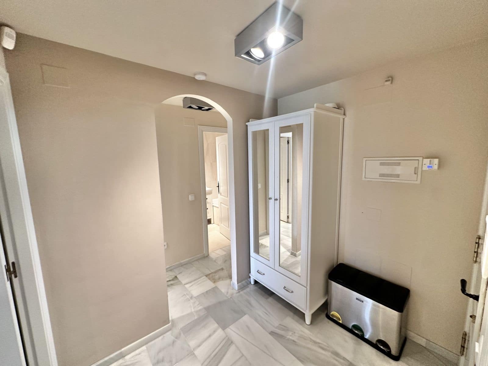 Apartamento de 2 habitaciones en Calahonda en venta - 848.500 € (Ref: 9607747)