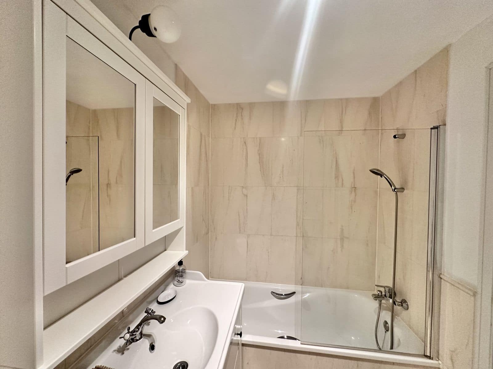 Apartamento de 2 habitaciones en Calahonda en venta - 848.500 € (Ref: 9607747)