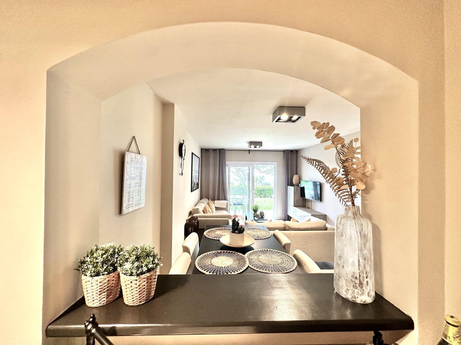 Apartamento de 2 habitaciones en Calahonda en venta - 848.500 € (Ref: 9607747)