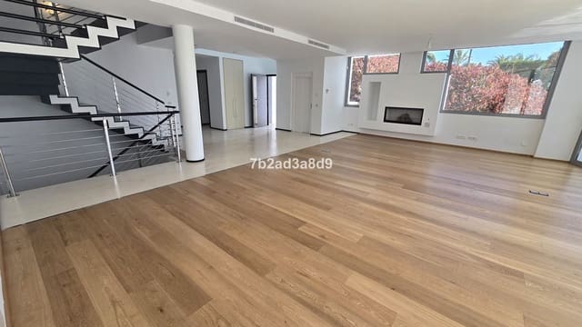 Pareado de 5 habitaciones en Golden Mile, Marbella en venta - 3.000.000 € (Ref: 9607752)