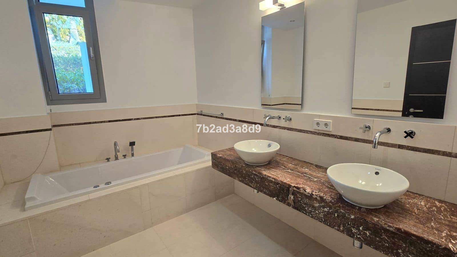 Pareado de 5 habitaciones en Golden Mile en venta - 3.000.000 € (Ref: 9607752)