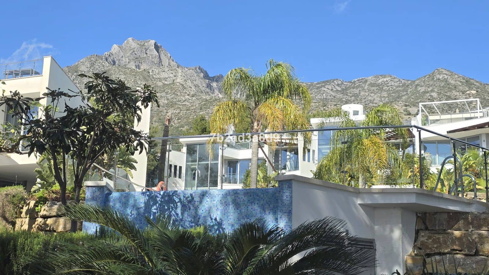 Pareado de 5 habitaciones en Golden Mile en venta - 3.000.000 € (Ref: 9607752)