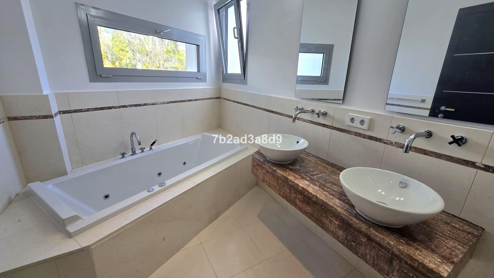 Pareado de 5 habitaciones en Golden Mile en venta - 3.000.000 € (Ref: 9607752)