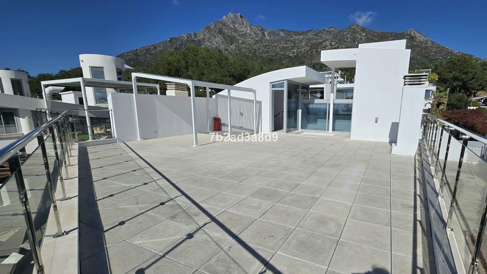 Pareado de 5 habitaciones en Golden Mile en venta - 3.000.000 € (Ref: 9607752)