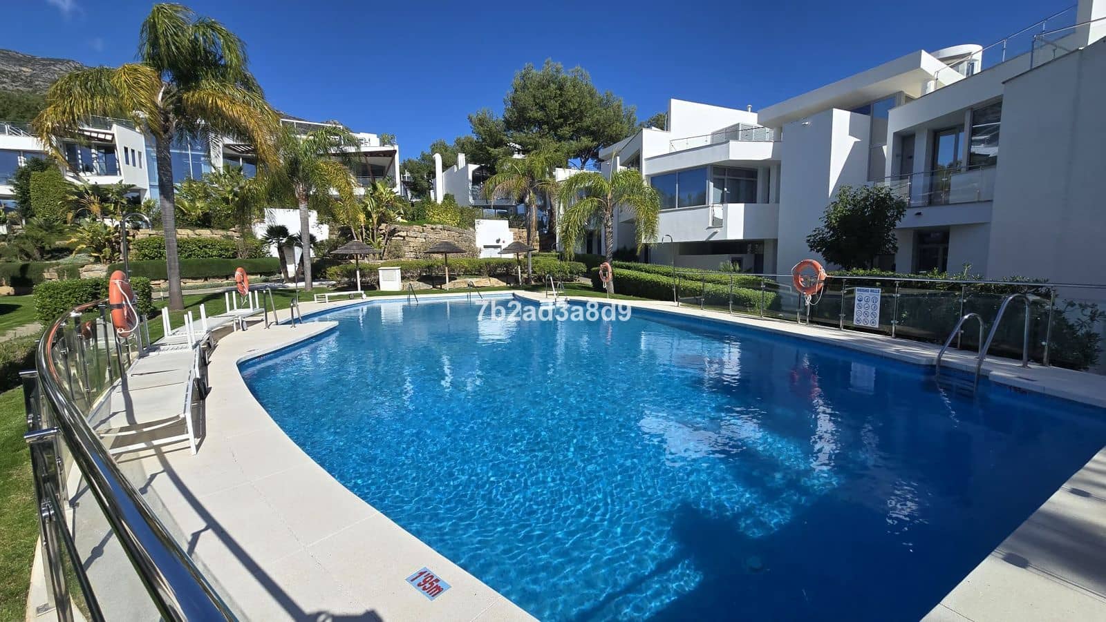 Pareado de 5 habitaciones en Golden Mile en venta - 3.000.000 € (Ref: 9607752)