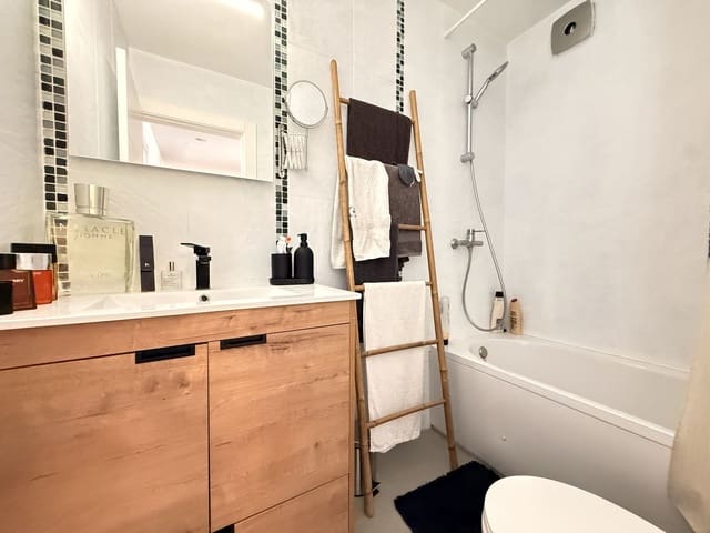 3 makuuhuone Omakotitalo myytävänä paikassa Manilva - 335 000 € (Ref: 9607759)