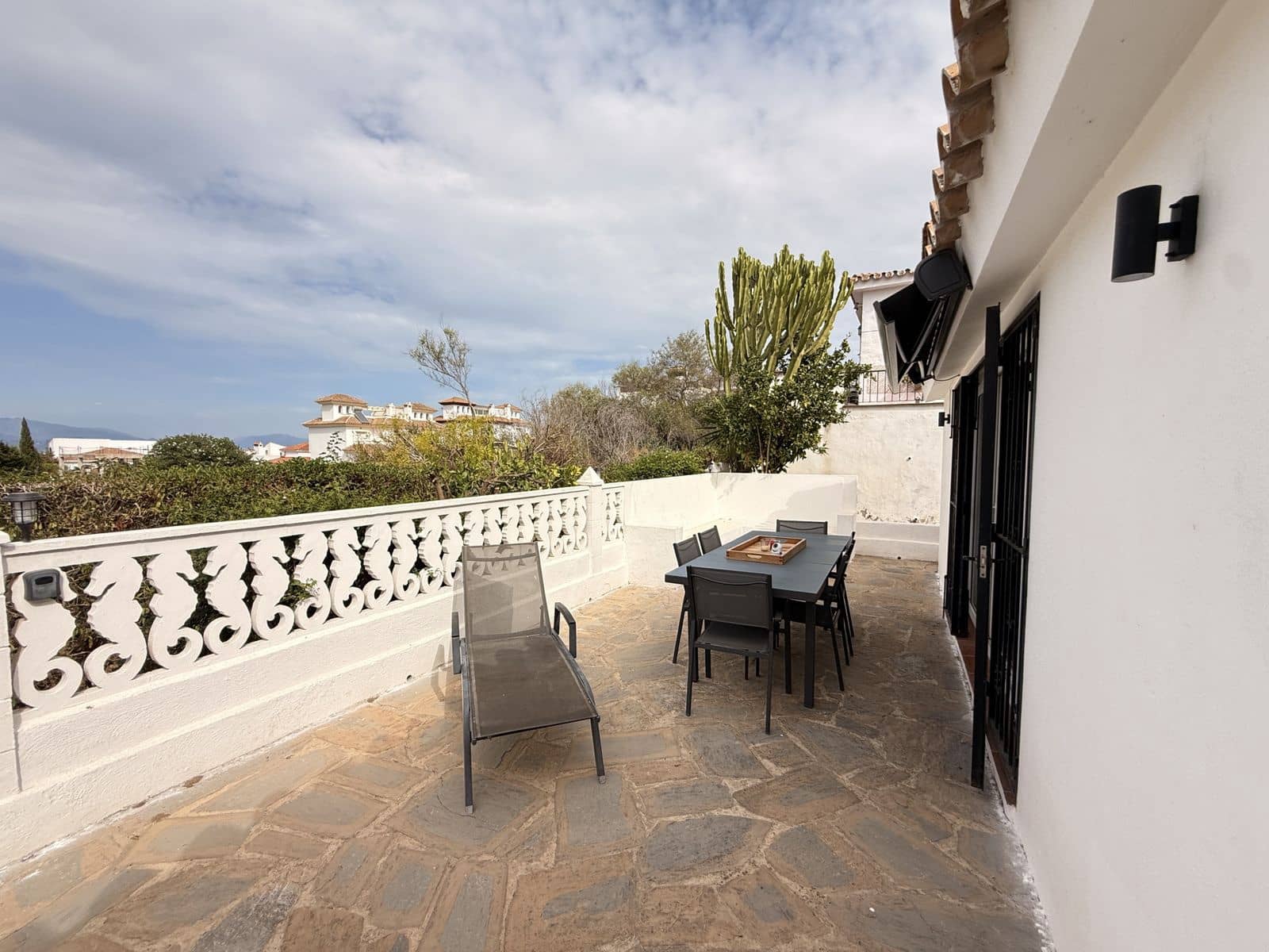 3 makuuhuone Omakotitalo myytävänä paikassa Manilva - 335 000 € (Ref: 9607759)