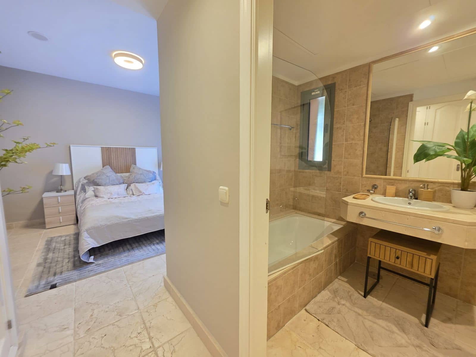 3 bedroom Apartment for sale in Estepona - € 730,000 (Ref: 9607760)