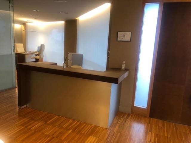 Kontor til salgs i Benalmadena Costa, Benalmádena - € 1 200 000 (Ref: 9607763)