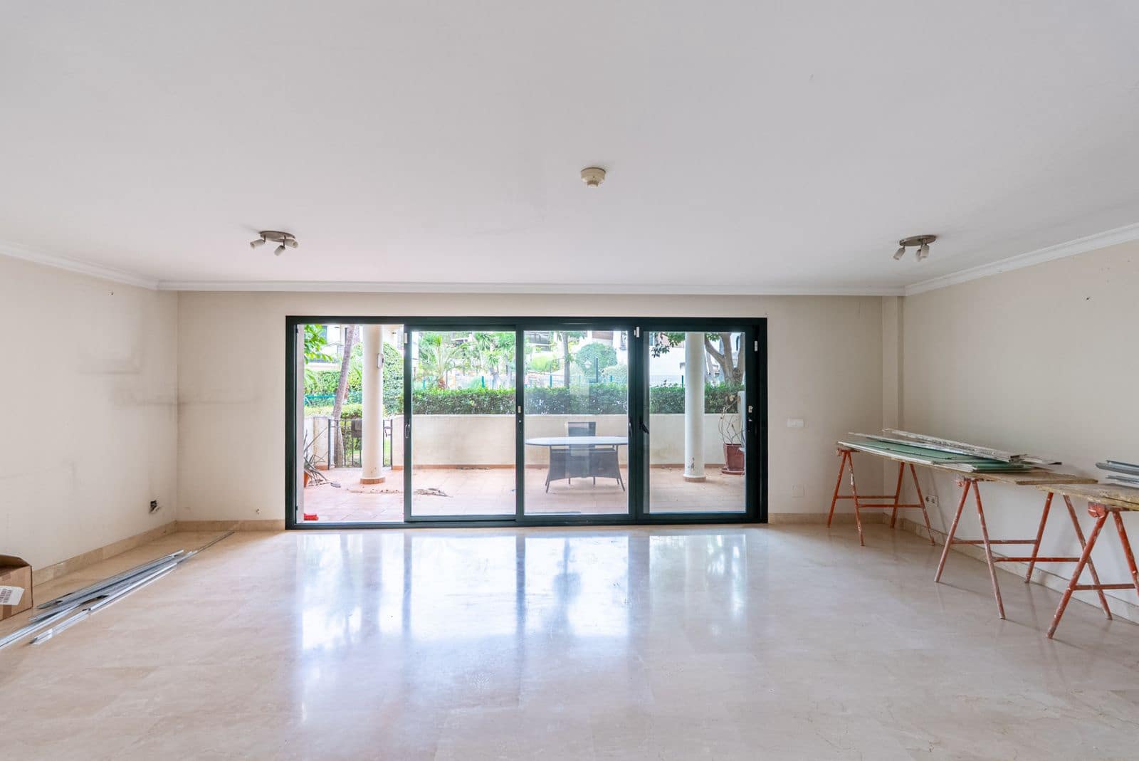 4 bedroom Townhouse for sale in Estepona - € 850,000 (Ref: 9607766)