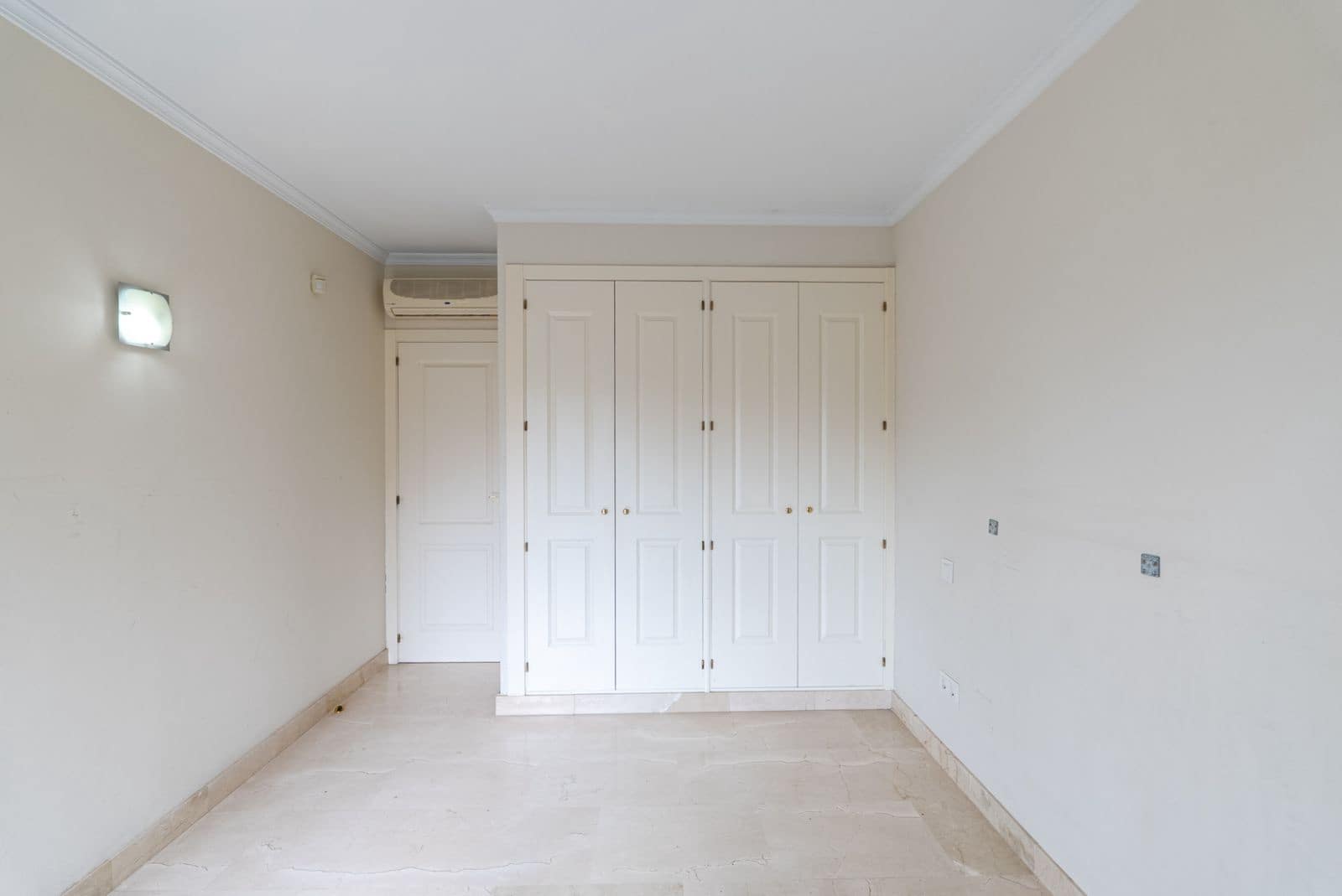 4 bedroom Townhouse for sale in Estepona - € 850,000 (Ref: 9607766)