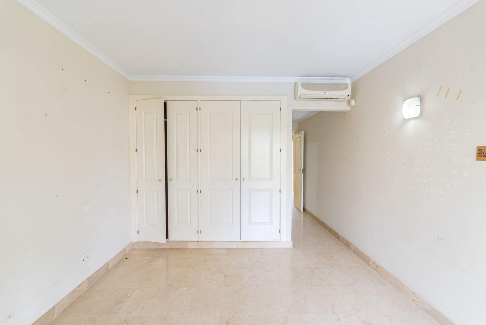 4 bedroom Townhouse for sale in Estepona - € 850,000 (Ref: 9607766)