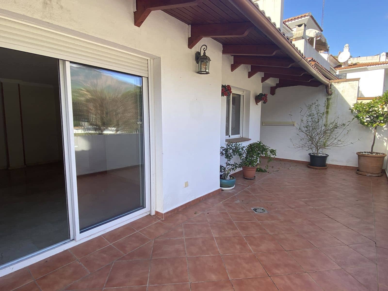 3 bedroom Apartment for sale in Benahavis - € 335,000 (Ref: 9607767)