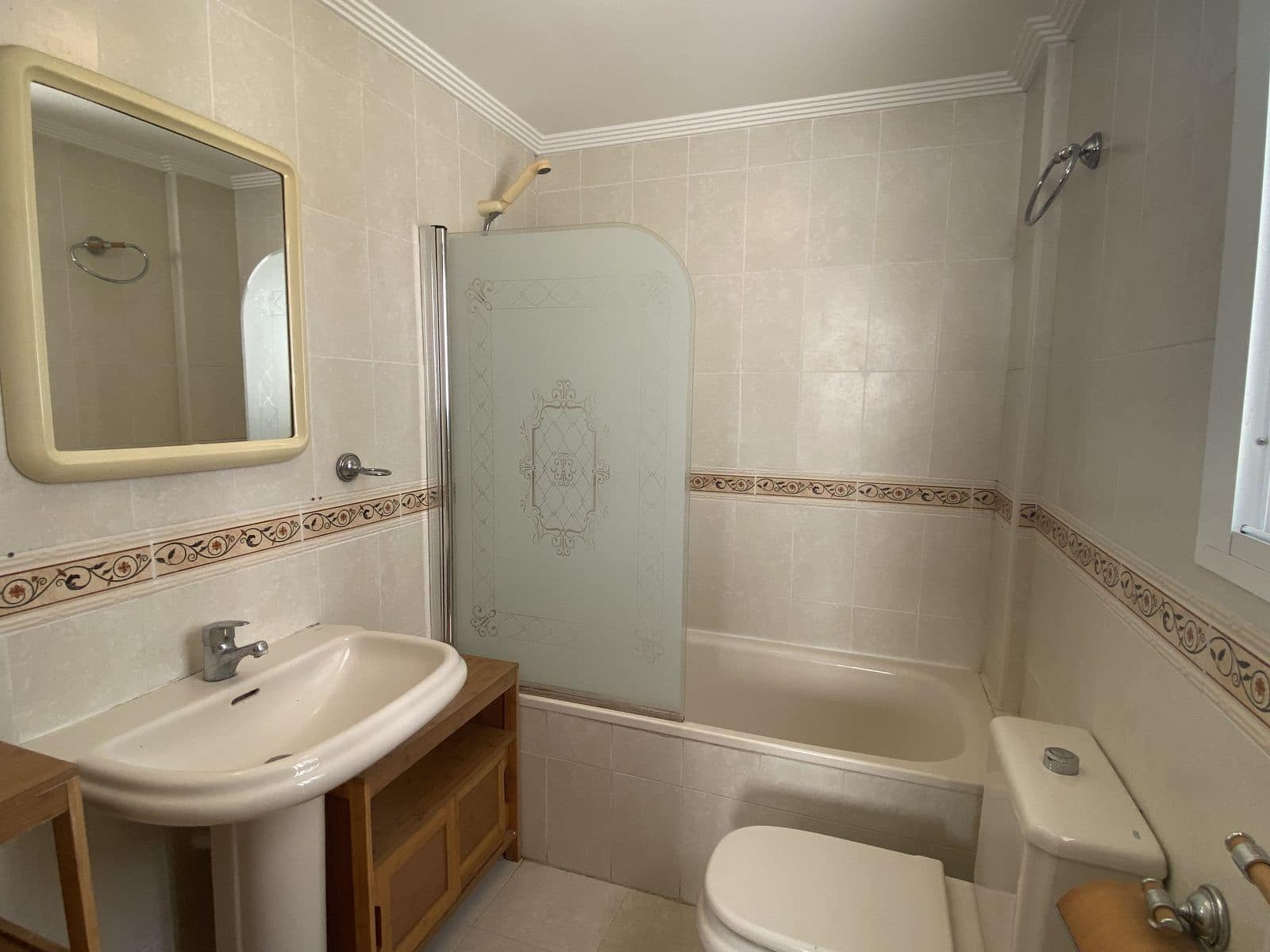 3 bedroom Apartment for sale in Benahavis - € 335,000 (Ref: 9607767)