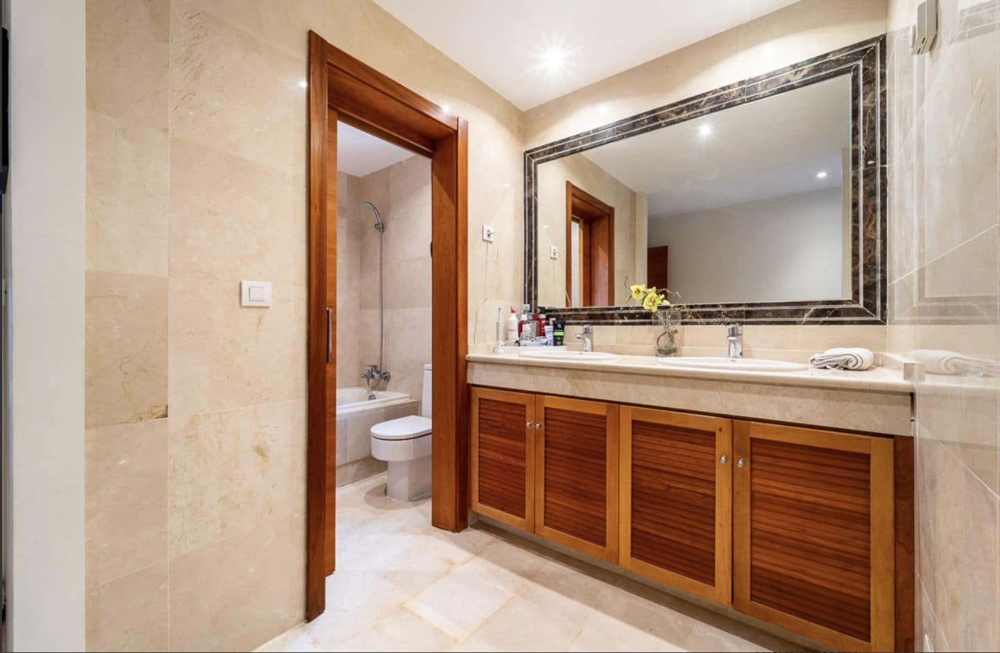 4 soveværelse Semi-Rækkehus til salg i Estepona - € 665.000 (Ref: 9607780)