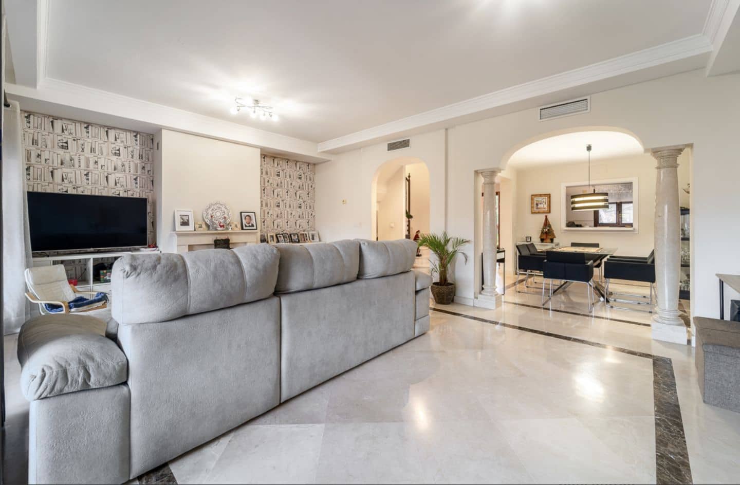 4 soveværelse Semi-Rækkehus til salg i Estepona - € 665.000 (Ref: 9607780)