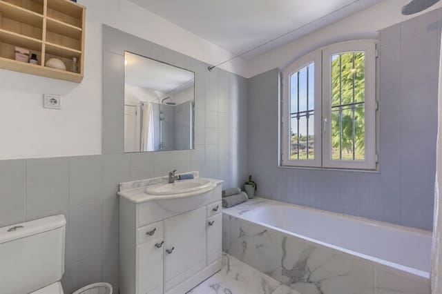 Pareado de 3 habitaciones en Guadalmina Alta, Marbella en venta - 895.000 € (Ref: 9607790)