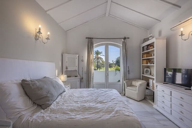 Pareado de 3 habitaciones en Guadalmina Alta, Marbella en venta - 895.000 € (Ref: 9607790)