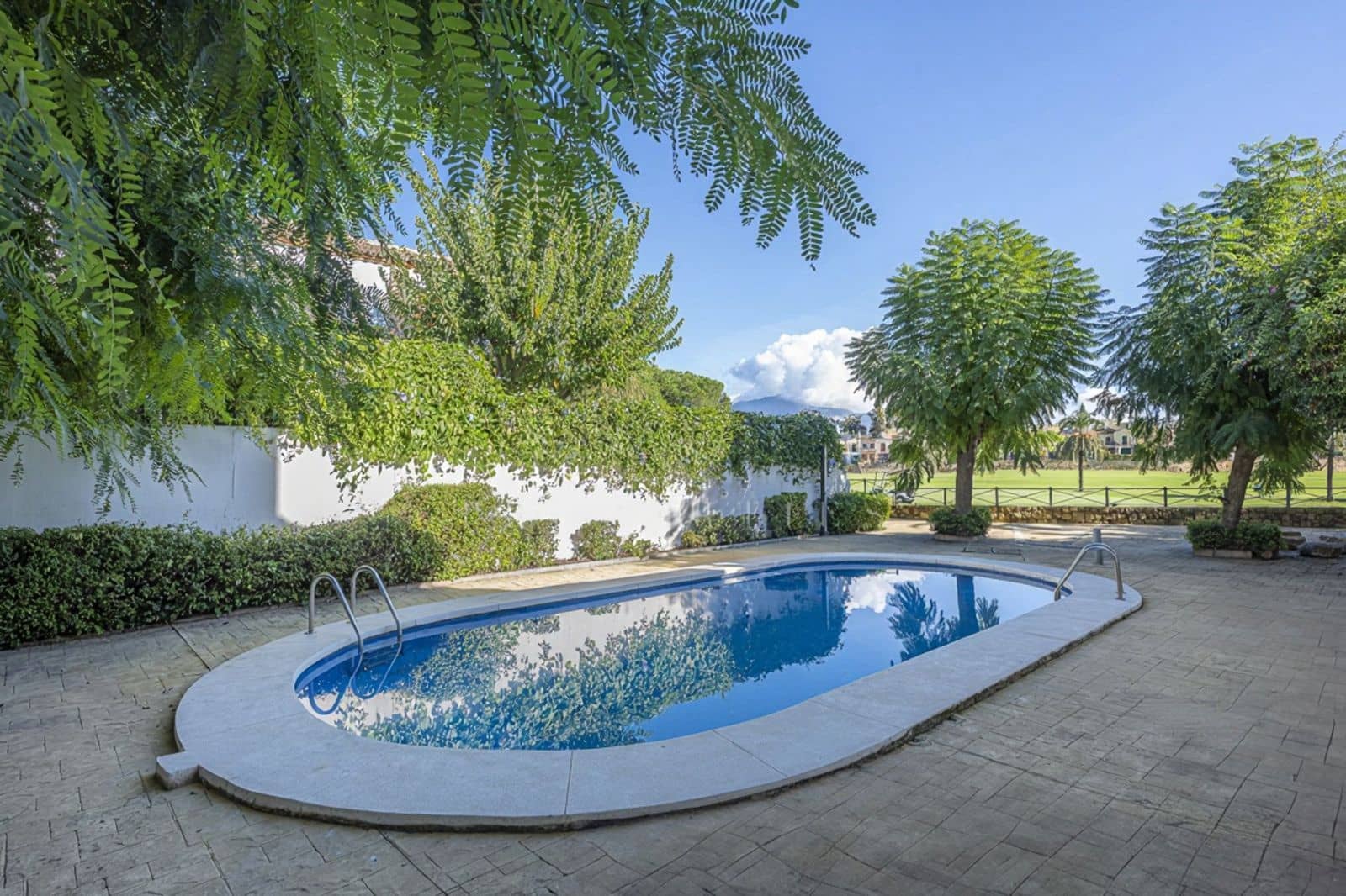 Pareado de 3 habitaciones en Guadalmina en venta - 895.000 € (Ref: 9607790)