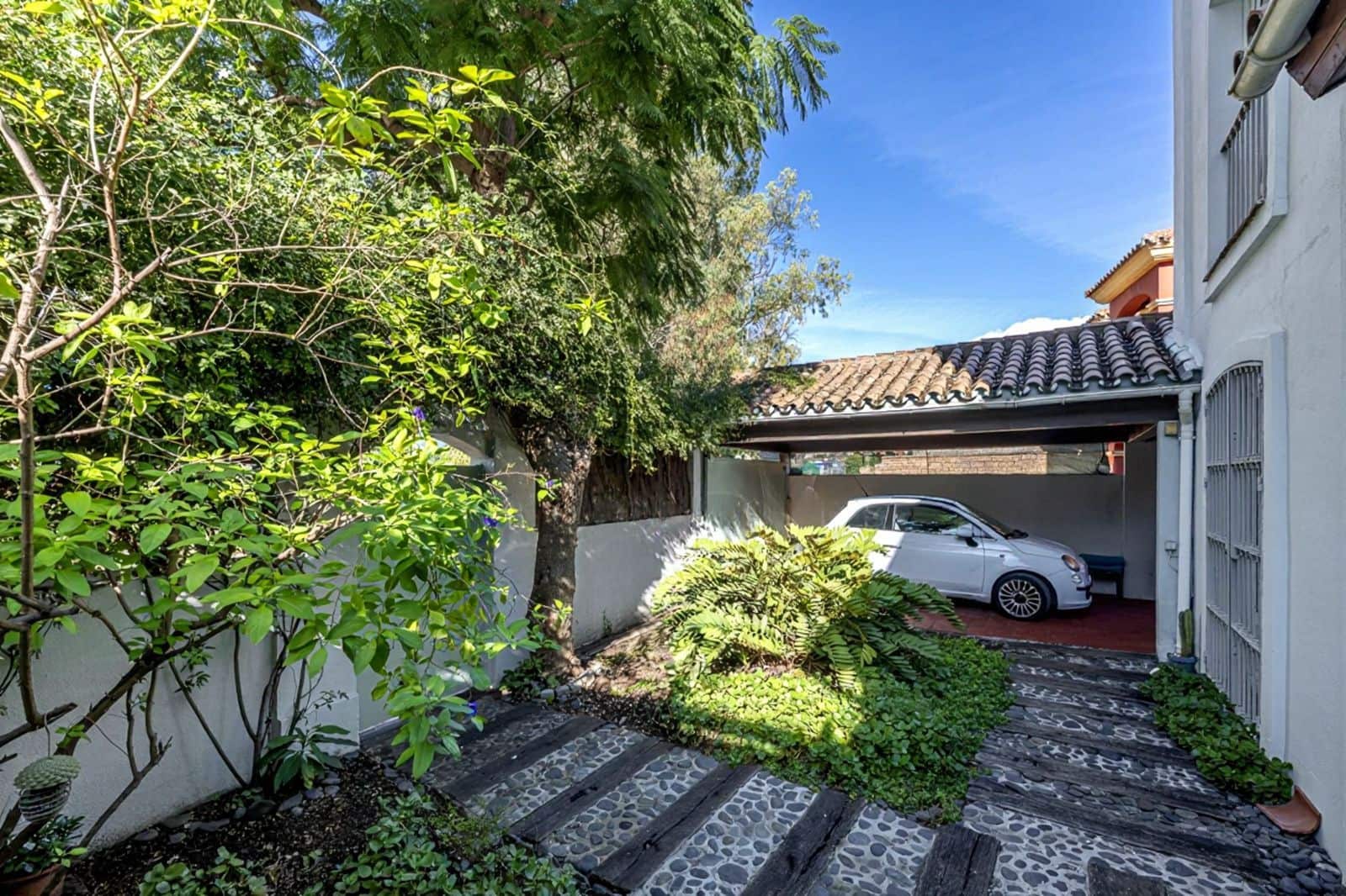 Pareado de 3 habitaciones en Guadalmina en venta - 895.000 € (Ref: 9607790)