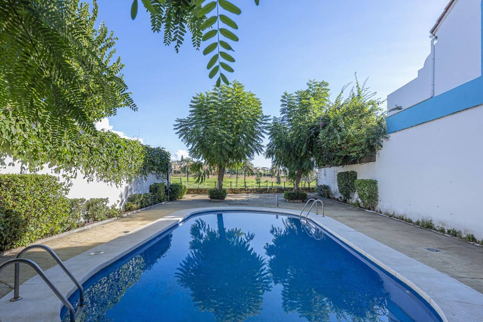 Pareado de 3 habitaciones en Guadalmina en venta - 895.000 € (Ref: 9607790)