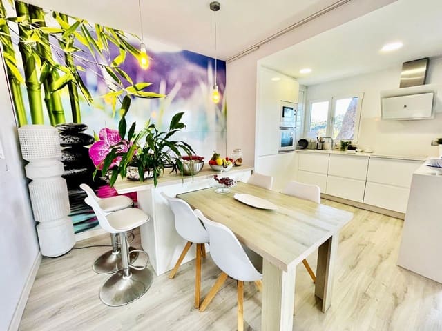 2 bedroom Townhouse for sale in Benalmadena Costa, Benalmádena - € 430,000 (Ref: 9607794)