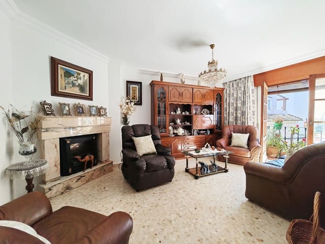 Casa de 5 habitaciones en Estepona en venta - 960.000 € (Ref: 9607797)