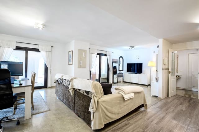 Apartamento de 2 habitaciones en Río Real, Marbella en venta - 559.000 € (Ref: 9607799)