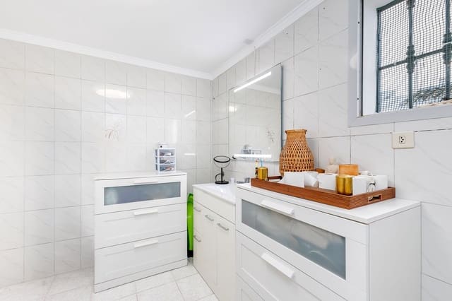 Casa de 3 habitaciones en Estepona en venta - 480.000 € (Ref: 9607800)