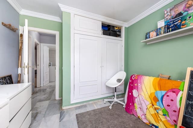 Casa de 3 habitaciones en Estepona en venta - 480.000 € (Ref: 9607800)