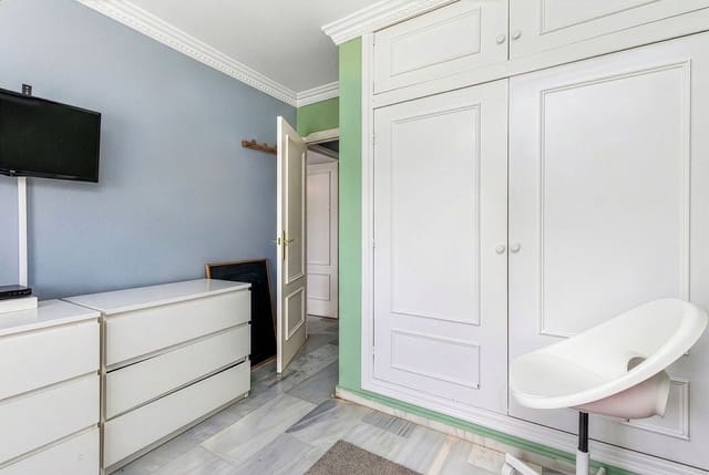 Casa de 3 habitaciones en Estepona en venta - 480.000 € (Ref: 9607800)